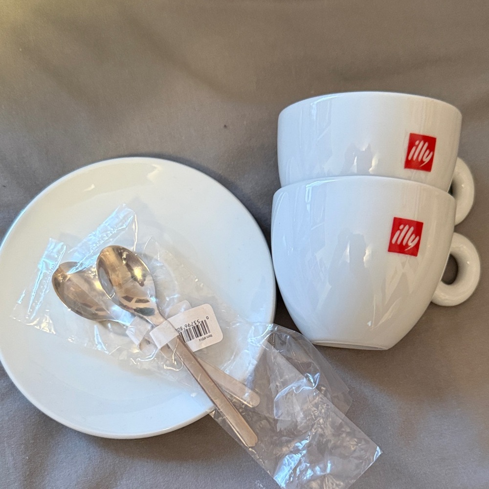 Illy White Coffee Cup Set with Saucers